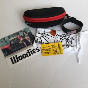 Woodies Sunglass Case Set